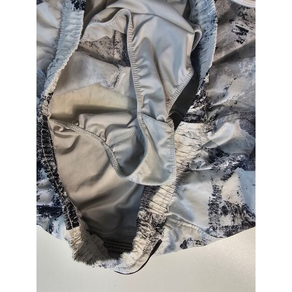 The North Face size medium M womens brief lined marbled back zip running shorts_ - Picture 4 of 9